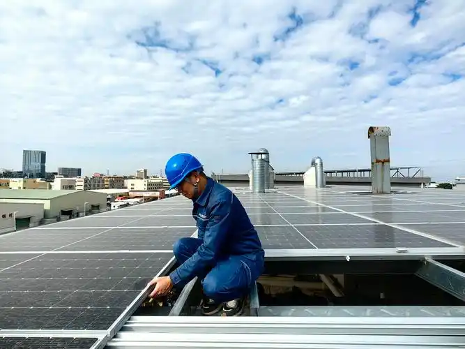 光伏安装施工现场 PV installation in progress